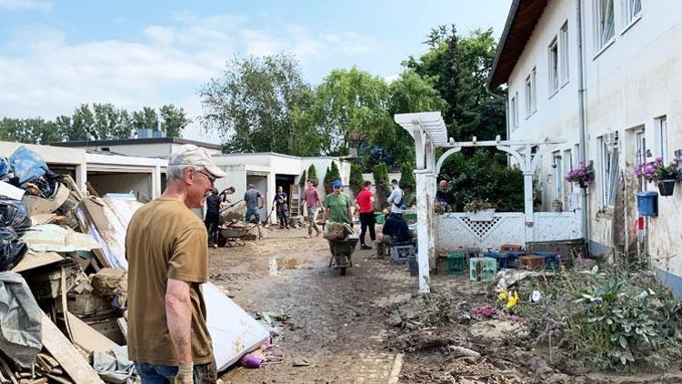 Komşular arasında yardımlaşma var Devlet ortada yok