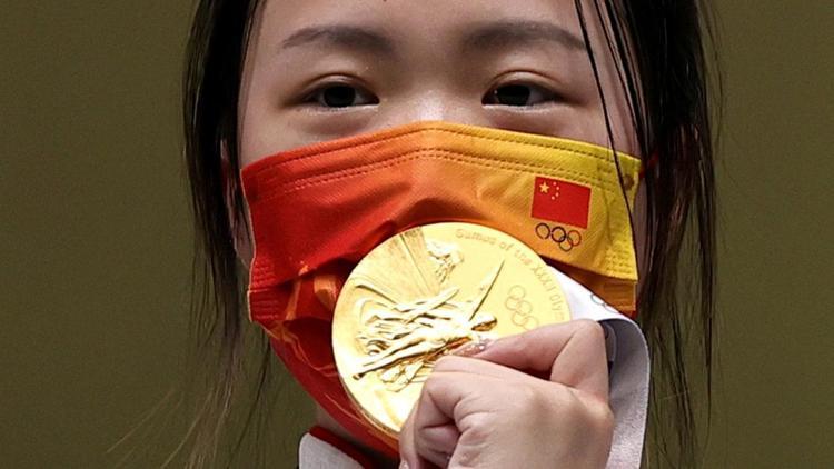 Tokyo 2020 Haberleri: Tokyoda ilk altın madalya rekorla geldi Qian Yang...