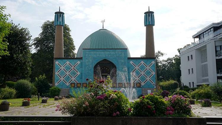 İmam Ali Camisi’ne boyalı saldırı