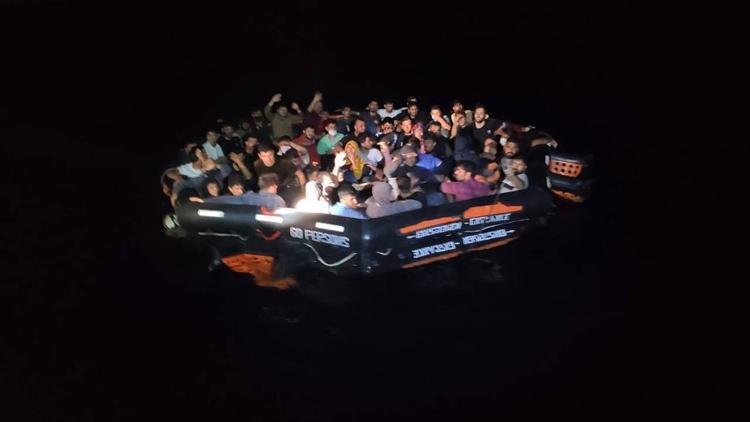 İzmirde 388 sığınmacı ölümden kurtarıldı