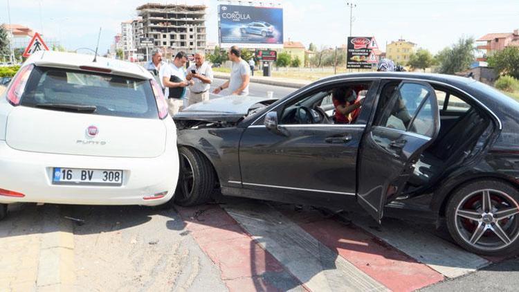 Aksaray’da iki otomobil çarpıştı: 6 yaralı