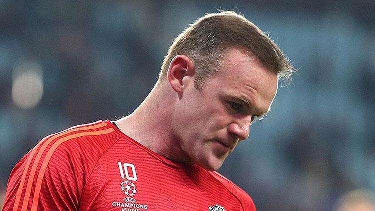 Wayne Rooney, oyuncusu Jason Knightı sakatladı İdmanda çarpışma...