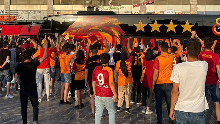 Galatasaray taraftarıyla buluştu Çok özledik