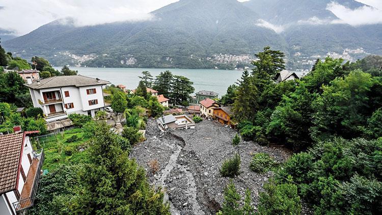 Como Gölündeki evi sel vurdu