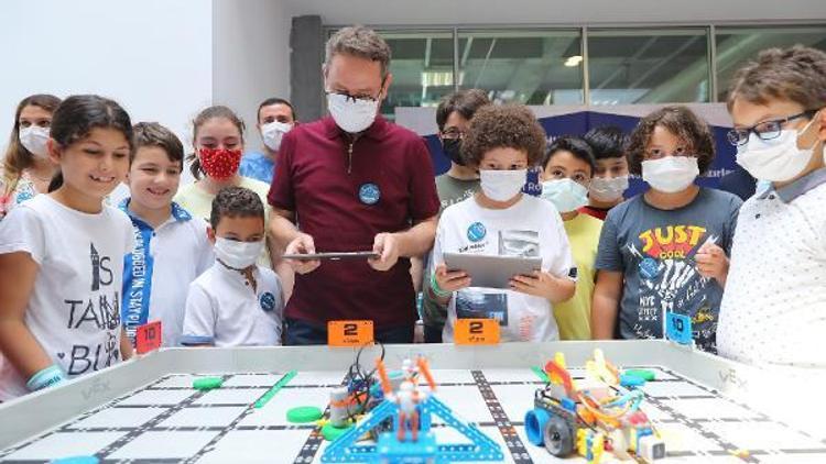 Başakşehir Living Lab’te robotik kodlama eğitimi alan öğrenciler yarıştı
