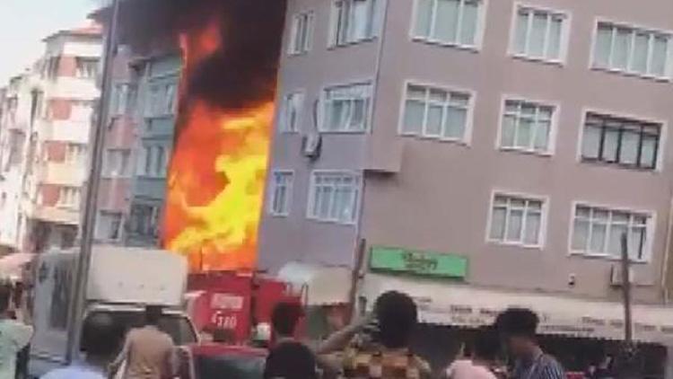 Son dakika... İstanbul Fatihte korkutan yangın Alevler yandaki binalara sıçradı