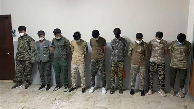 Zeytinburnunda asker kıyafetiyle dolaşan 9 Afgan yakalandı