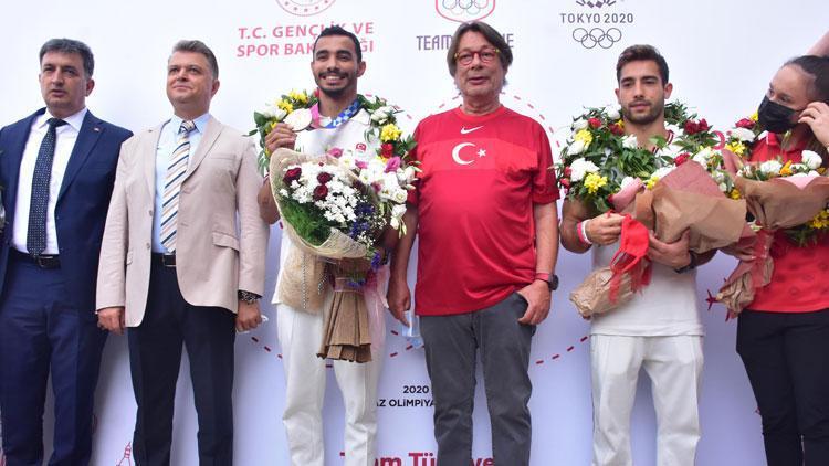 Tokyo 2020de bronz madalya kazanan Ferhat Arıcan, İzmirde