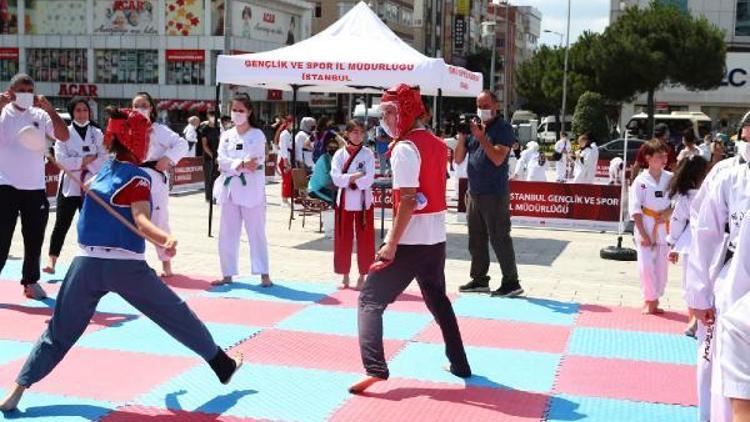 Gençler sosyal medyayı bırakıp Bağcılar Meydanı’nda spor yaptı
