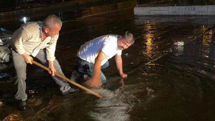 Toroslar Belediyesi, sağanak yağış sırası ve sonrasında teyakkuz halinde çalıştı