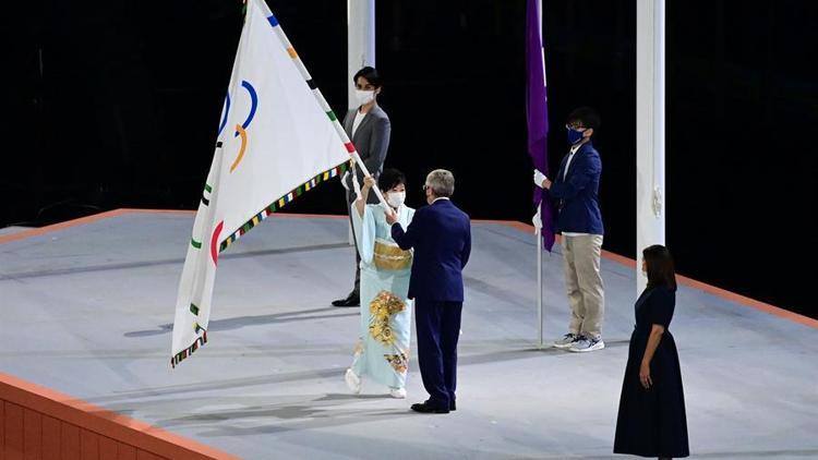 Tokyo 2020 Haberleri: Oyunlar sona erdi Kapanışta bayrağımızı Busenaz Sürmeneli taşıdı...