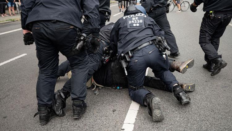 Polisten savunma: Ani müdahale şiddet gibi göründü