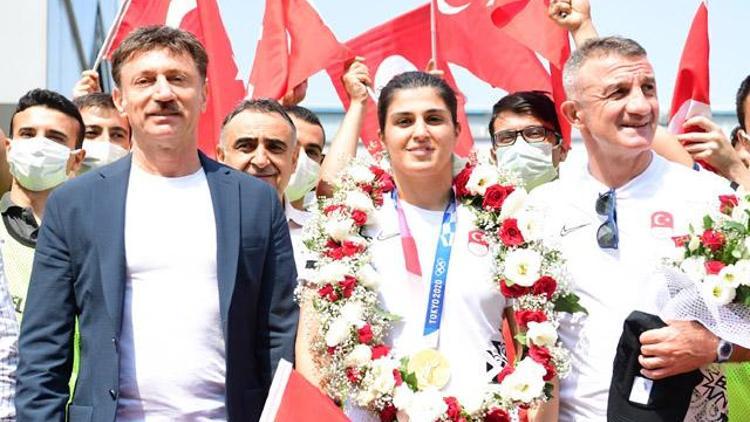 Olimpiyat şampiyonu Busenaz Sürmeneli: Madalyamı Eren Bülbül’e armağan ediyorum...