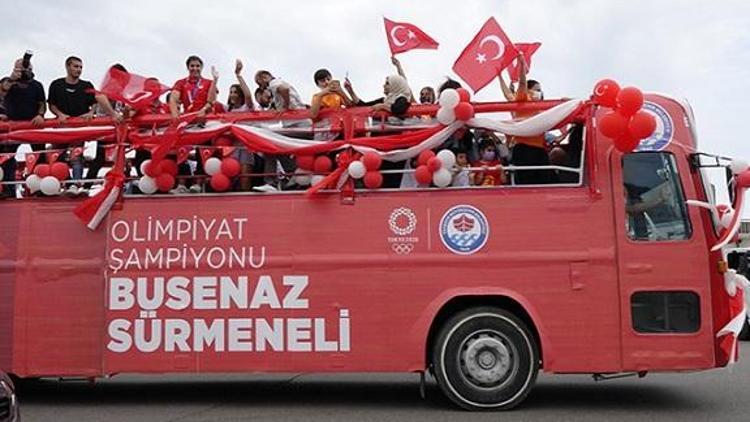 Olimpiyat şampiyonu Busenaz Sürmeneli’ye memleketi Trabzonda coşkulu karşılama