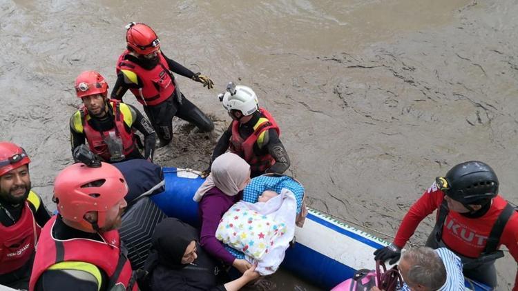 AKUT Ankara 12 gönüllüyle yardıma koştu