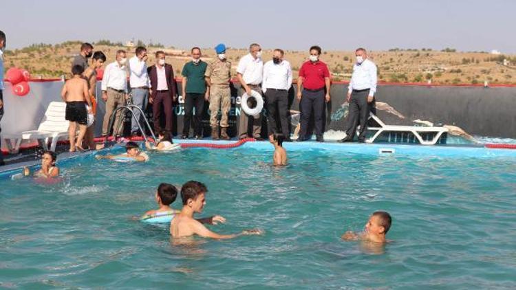 Midyatta çocuklar için portatif yüzme havuzu