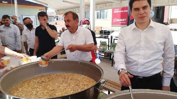 Harmancık Belediye Başkanı aşure dağıttı