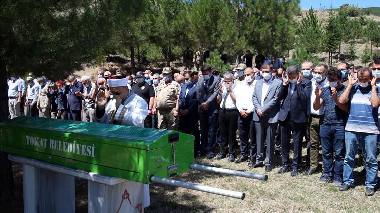 Bakan Mahmut Özerin acı günü Amcası Mehmet Özer son yolculuğuna uğurlandı