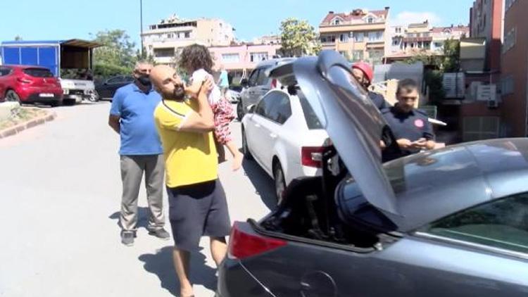 Zeytinburnunda 3 yaşındaki çocuk otomobilde mahsur kaldı