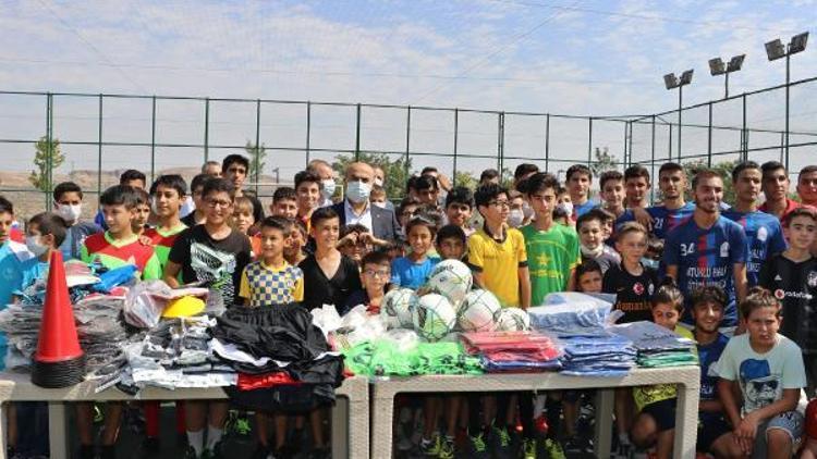 Mardin’de 370 sporcuya malzeme desteği