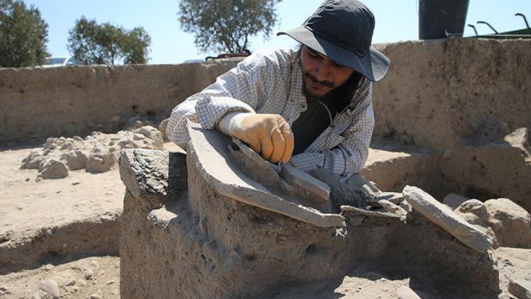 Aydın Tepecik Höyüğünde 3500 yıllık seramik fırın bulundu