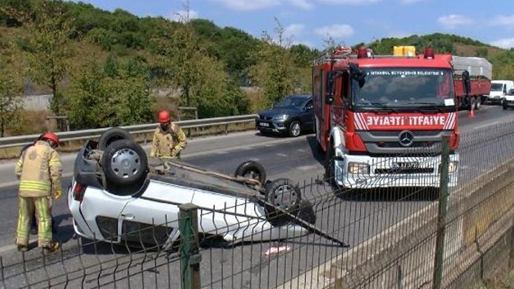 Otomobil takla attı, trafik kilitlendi