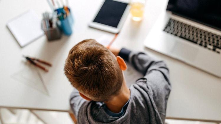 Afet bölgesindeki öğrenci ve öğretmenlere 10 bin tablet