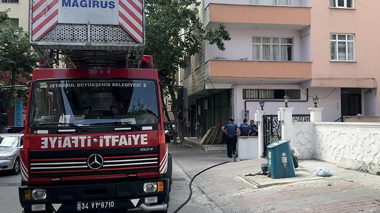 Pendikte bir evde çıkan yangında biri çocuk 2 kişi dumandan etkilendi