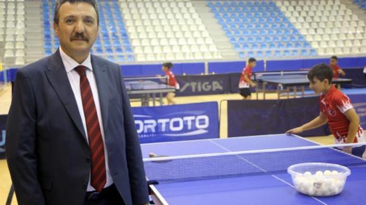 Minik altı milliler masa tenisi kampı Tokatta başladı