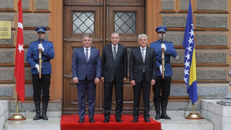 Cumhurbaşkanı Erdoğan Bosna Hersekte resmi törenle karşılandı