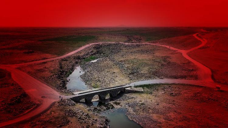 Diyarbakırda tarihi köprü için harekete geçildi Trafiğe kapatıldı, yenisine başlandı