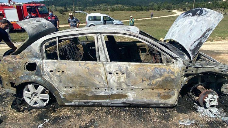 Taraklıda seyir halinde alev alan otomobil kullanılamaz hale geldi