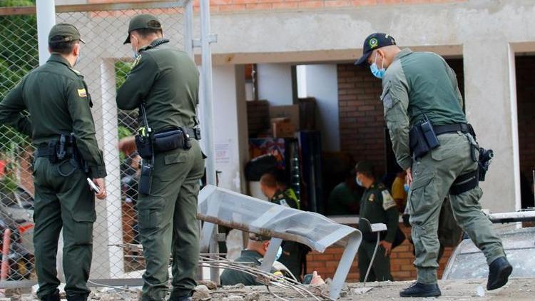 Kolombiyada yola döşenen patlayıcı infilak etti: 2 polis hayatını kaybetti