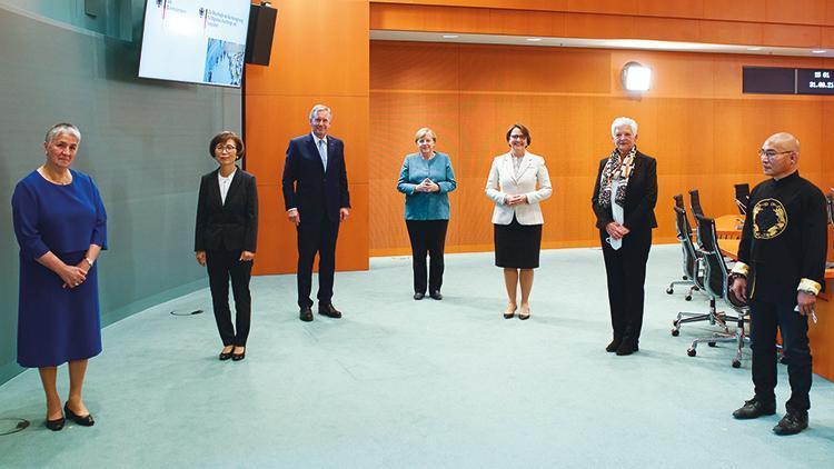 Merkel’den ilk kuşak göçmenlere teşekkür ödülü