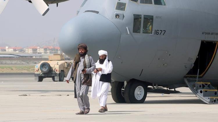 Taliban kontrolündeki Kabil Havalimanına ilk uçak indi
