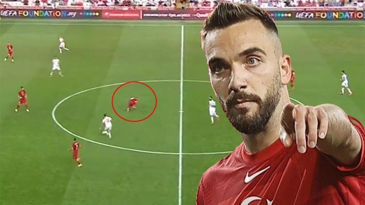 Son Dakika: Türkiye - Karadağ maçında herkesin atladığı detay Kenan Karaman ayakkabısını bağlayınca...