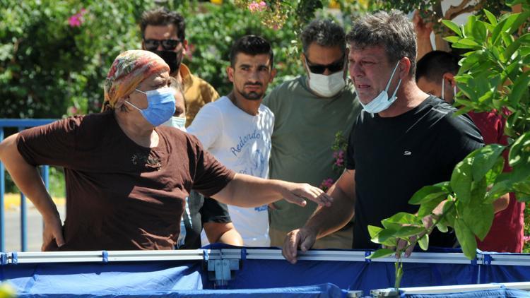 Parkta bank üzerinde ölen babaya son bakış