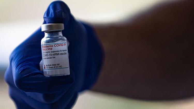 Askıya alınan Moderna aşısını yaptıran 2 kişi hayatını kaybetti