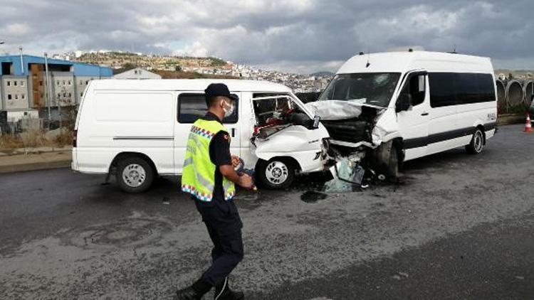 Sancaktepede okul servisi kaza yaptı: 4 yaralı