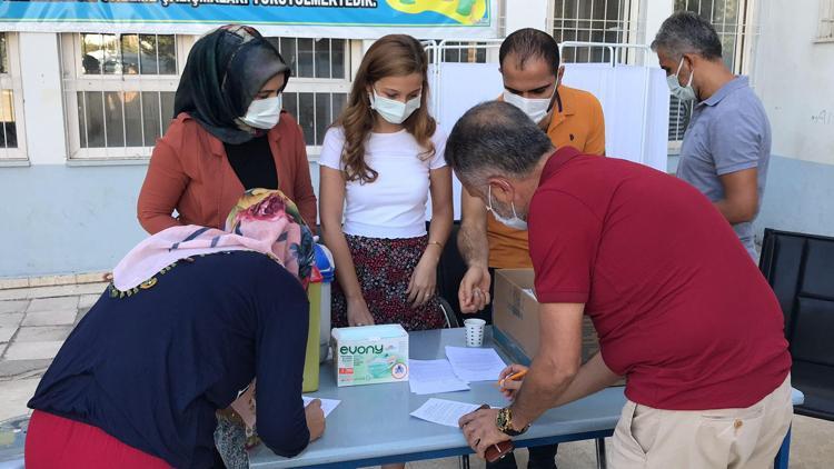 Adıyamanda okullarda öğretmen ve velilere aşı