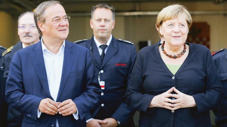 Merkel’in desteği Laschet’i kurtarır mı