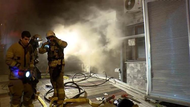İstanbulda lastik deposundaki yangın paniğe neden oldu