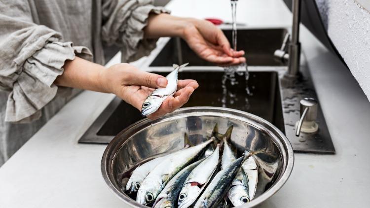 Balık nasıl temizlenir? Çeşitlerine göre evde balık temizlemenin püf noktaları
