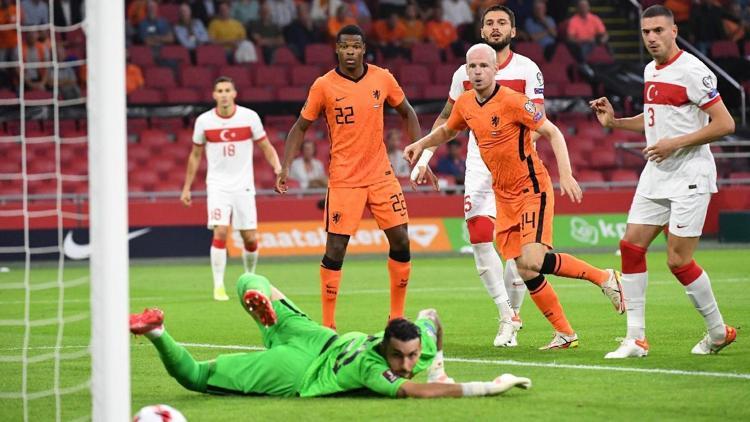 Hollandadan 6 gol yiyen Uğurcana, İngiltereden 8 gol yiyen Yaşar Durandan destek: Onu en iyi ben anlarım...