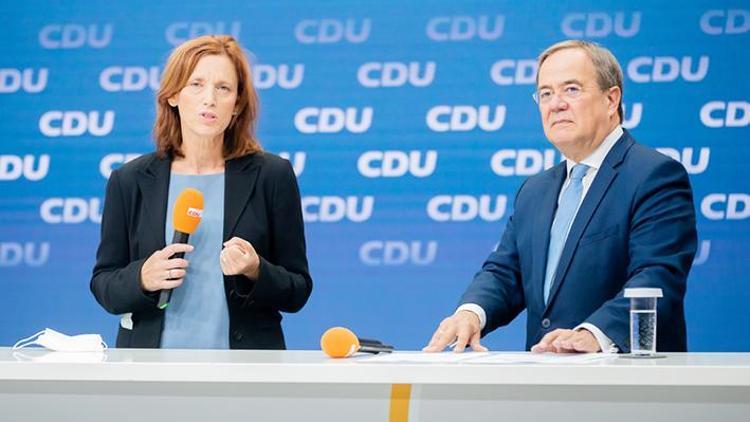 CDU’lu Prien TV’de pot kırınca olanlar oldu...