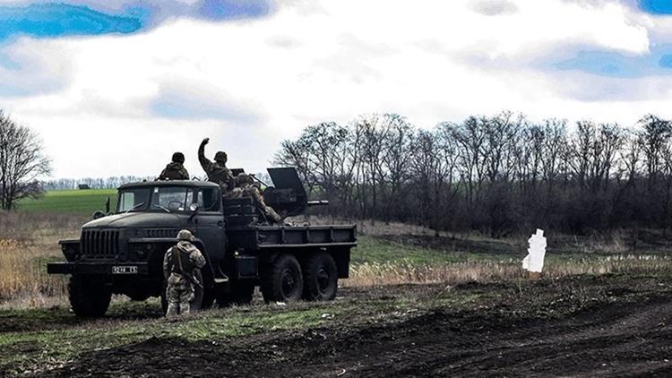 Donbasta Rusya yanlısı ayrılıkçılar saldırdı: 1 Ukrayna askeri öldü