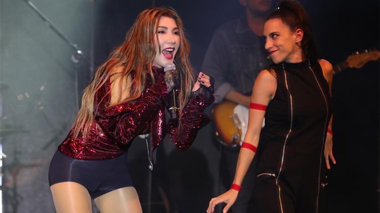 Millet Bahçesinde Hande Yener coşkusu