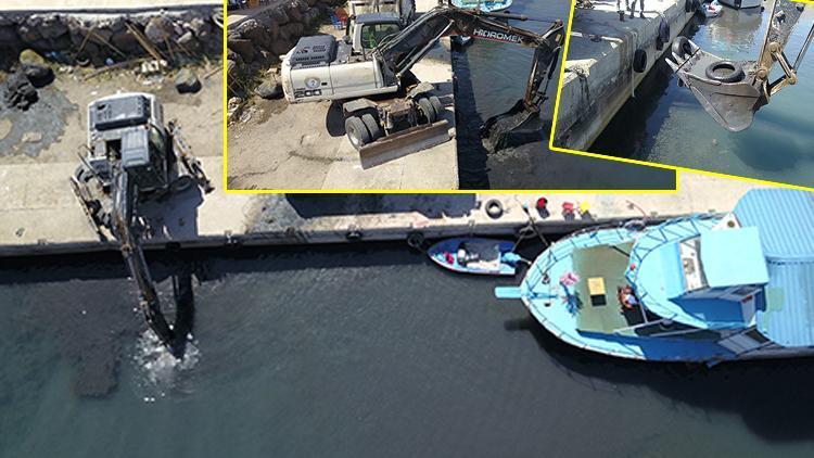 Kuraklık nedeniyle suyun çekildiği Van Gölünde balıkçı tekneleri iş makinesi yardımıyla açıldı