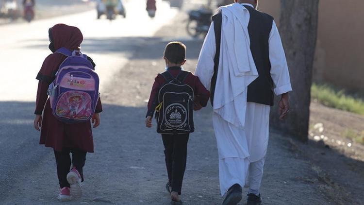 Taliban Afganistanda ortaokulları açtı: Kız öğrenciler eğitime dahil edilmedi