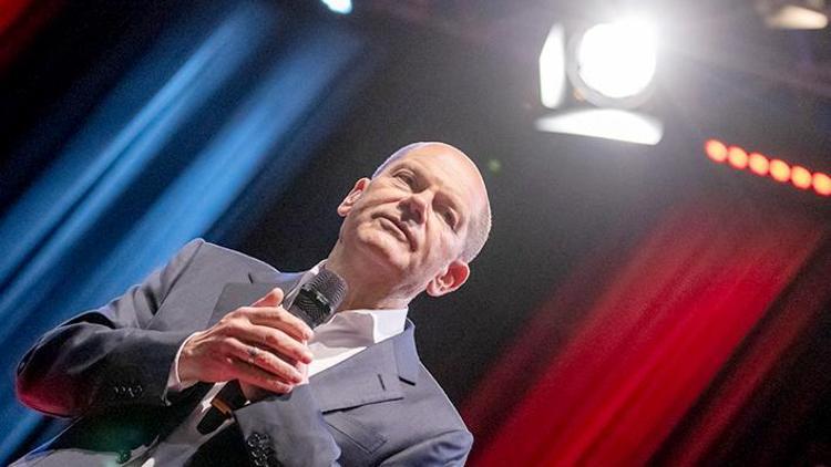 Scholz: “Aşk, tüm makamlardan daha önemlidir”